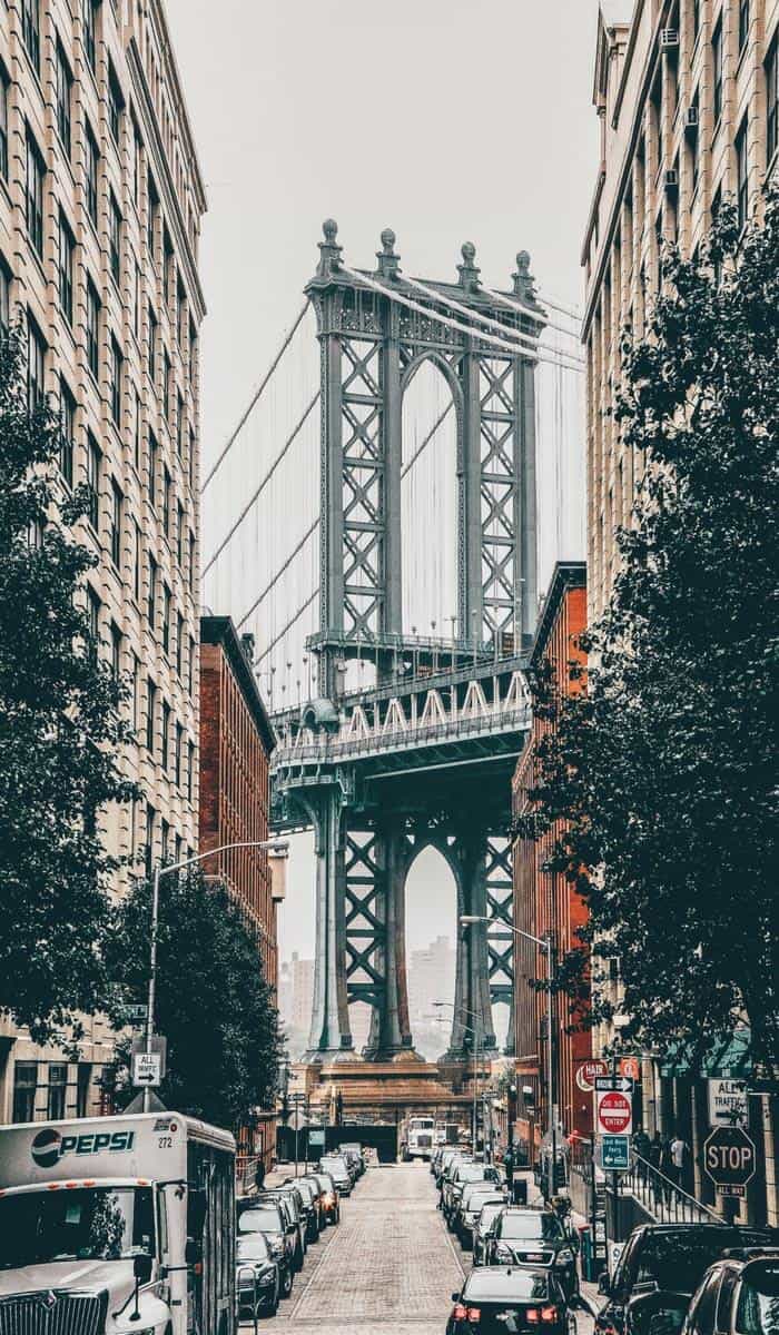 Brooklyn Bridge. Top 10 things to do in New York City! New York City is a city that is so iconic, you really don’t have to introduce it. It is affectionately called “The Big Apple”, is the largest city in the USA, and is one of the world’s financial and cultural centers. www.avenlylanetravel.com