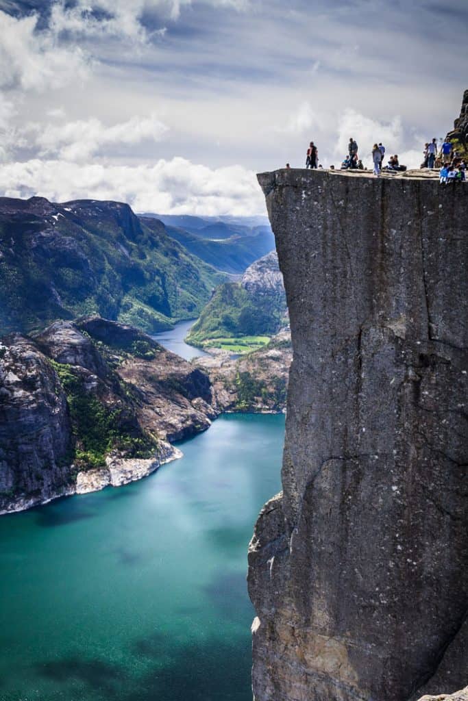 Pulpit Rock perched on top of a jutting 600m-tall (1969 ft) cliff. Norway is one of the most breathtakingly beautiful countries in the world and these photos prove it! So amazing! Here are some of the top places to see in Norway. #norway #norwayphtoos #norwayphotography #avenlylanetravel #avenlylane #europe #travelinspiration #beautifulplaces