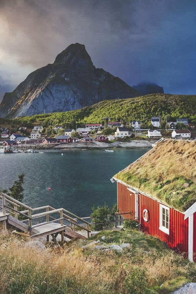 Reine fishing village, Norway. Norway is one of the most breathtakingly beautiful countries in the world and these photos prove it! So amazing! Here are some of the top places to see in Norway. #norway #norwayphtoos #norwayphotography #avenlylanetravel #avenlylane #europe #travelinspiration #beautifulplaces