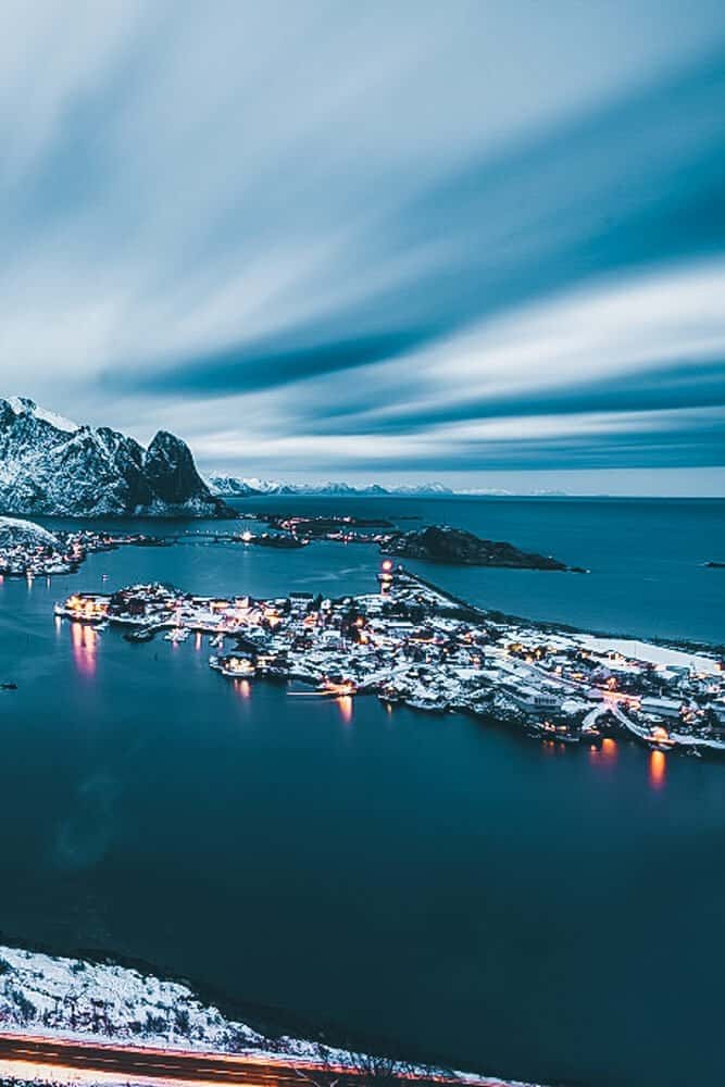 Lofoten Islands, Norway. Amazing! Norway is one of the most breathtakingly beautiful countries in the world and these photos prove it! So amazing! Here are some of the top places to see in Norway. #norway #norwayphtoos #norwayphotography #avenlylanetravel #avenlylane #europe #travelinspiration #beautifulplaces 