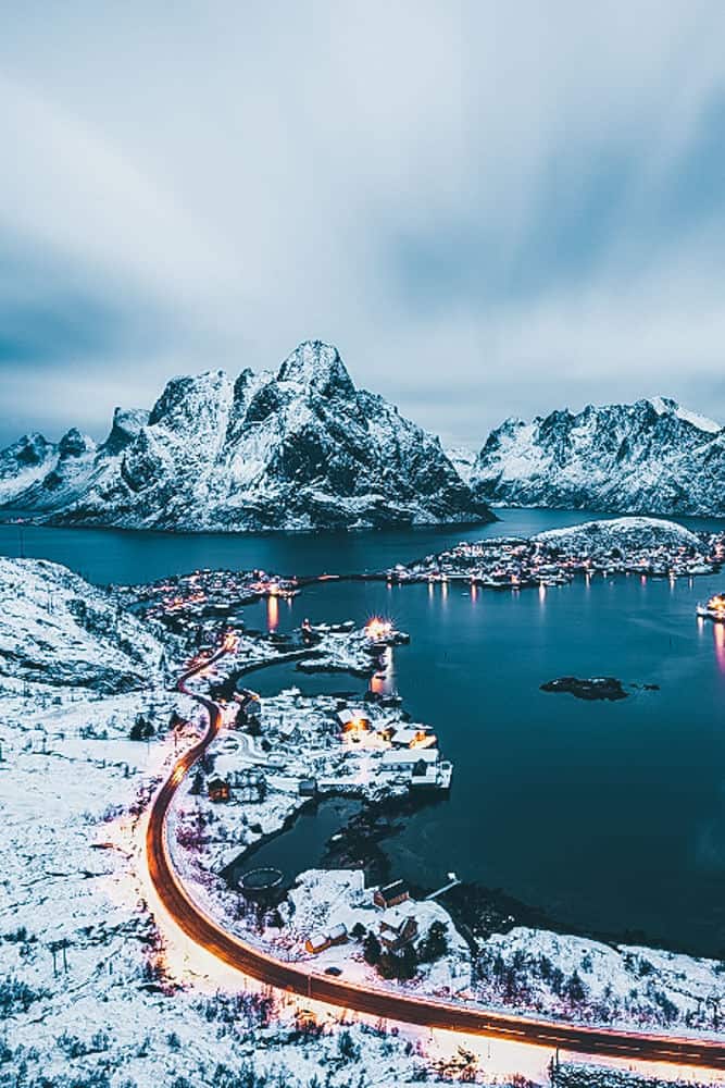 Lofoten Islands, Norway. Amazing! Norway is one of the most breathtakingly beautiful countries in the world and these photos prove it! So amazing! Here are some of the top places to see in Norway. #norway #norwayphtoos #norwayphotography #avenlylanetravel #avenlylane #europe #travelinspiration #beautifulplaces 