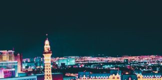 Top 10 Things to do in Las Vegas! Top 10 Must do's in Vegas for First Timer's! Whether you are taking selfie's in front of the welcome to Las Vegas sign or exploring the Bellagio fountains on the Las Vegas Strip there are so many top attractions in Las Vegas! | https://www.avenlylanetravel.com/top-10-must-do-in-vegas-for-first-timers-las-vegas-tips/ #vegas #lasvegas #travel #usatravel #vacation #vegasvacation #nevada #USA #avenylanetravel