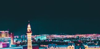 10 Attractions You Can’t Miss In Las Vegas Top 10 Things to do in Las Vegas! Top 10 Must do's in Vegas for First Timer's! Whether you are taking selfie's in front of the welcome to Las Vegas sign or exploring the Bellagio fountains on the Las Vegas Strip there are so many top attractions in Las Vegas! | https://www.avenlylanetravel.com/top-10-must-do-in-vegas-for-first-timers-las-vegas-tips/ #vegas #lasvegas #travel #usatravel #vacation #vegasvacation #nevada #USA #avenylanetravel