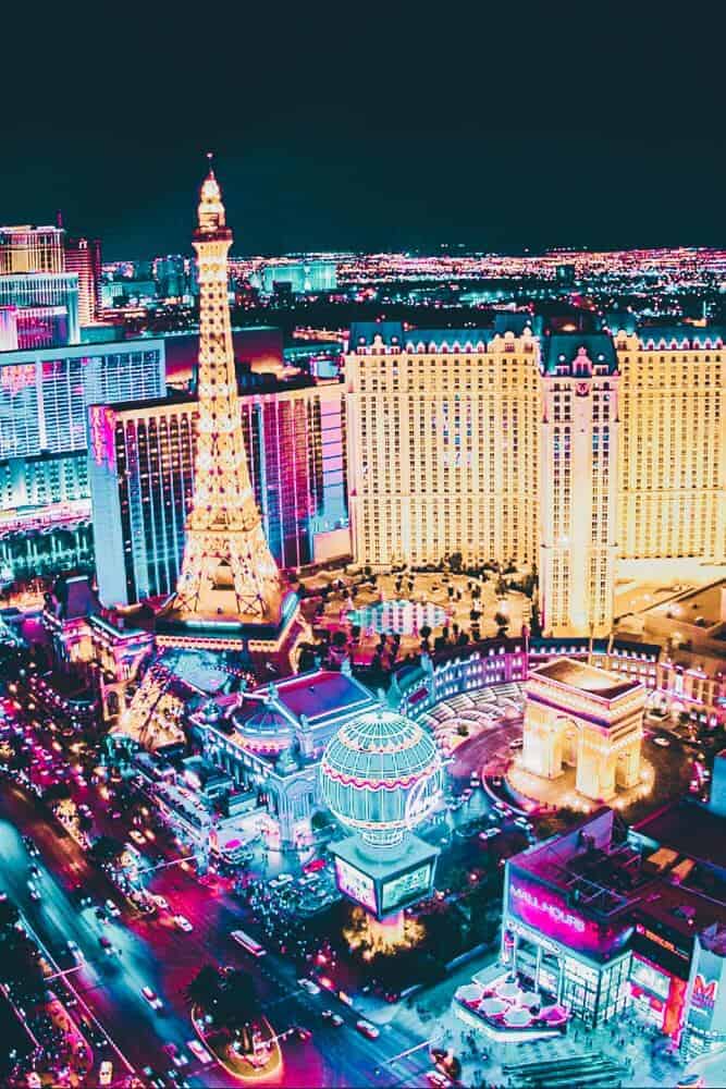 Top 10 Things to do in Las Vegas! Top 10 Must do's in Vegas for First Timer's! Whether you are taking selfie's in front of the welcome to Las Vegas sign or exploring the Bellagio fountains on the Las Vegas Strip there are so many top attractions in Las Vegas! | https://www.avenlylanetravel.com/top-10-must-do-in-vegas-for-first-timers-las-vegas-tips/ #vegas #lasvegas #travel #usatravel #vacation #vegasvacation #nevada #USA #avenylanetravel