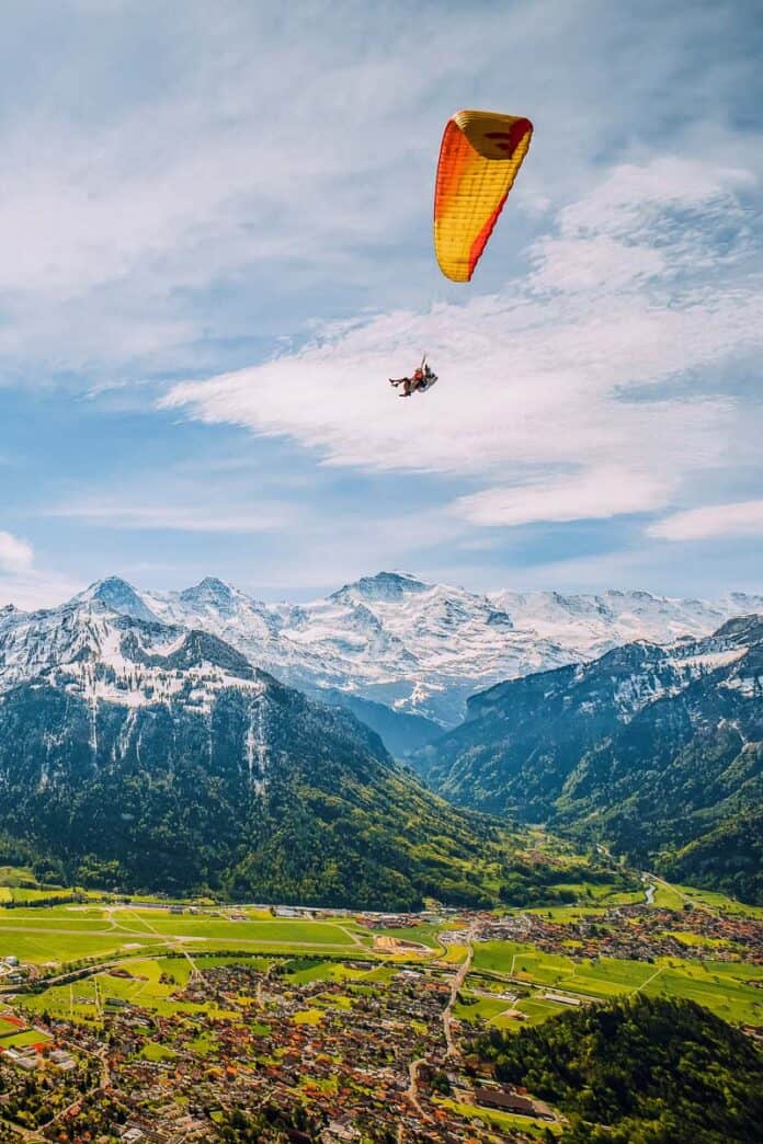 Paragliding in Interlaken