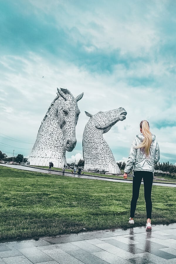 The Kelpies Scotland. Top 10 Things to do in Scotland. Scotland is an absolutely amazing country to visit. There is simply so much to do and see and my Scotland bucket list just won't stop growing. #avenlylanetravel #avenlylane #scotland #europe #europebucketlist #travelinspiration