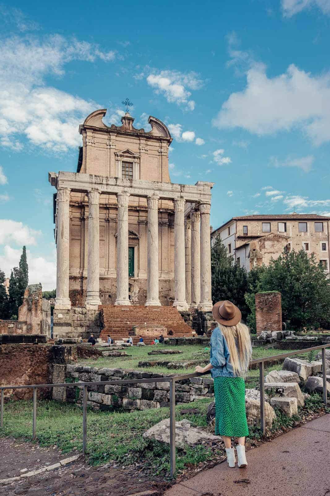 Top 10 Things to See in Rome! Rome is an amazing city that everyone seems to have an innate desire to see. The Italian allure is powerful enough in itself, but by adding in everything else that Rome has to offer, it makes a trip simply irresistible. Check out the best of Rome on avenlylanetravel.com #AVENLYLANETRAVEL #AVENLYLANE #rome #italy #romeitaly #europe