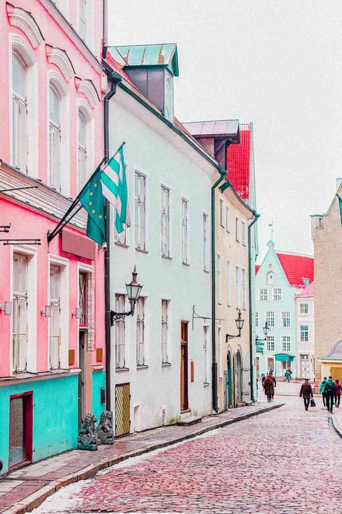 Old Town Tallinn Estonia! If you are planning on traveling to Europe you need to check out Tallinn. It is one of the most beautiful cities in Europe - a real life fairy tale! Check out the top 10 things to do in Tallinn on avenlylanetravel.com | #tallinn #tallinnestonia #estonia #europe #europetravel #travelinspiration #beautifulplaces #bucketlist #travelbucketlist #europebucketlist #avenlylane #avenlylanetravel