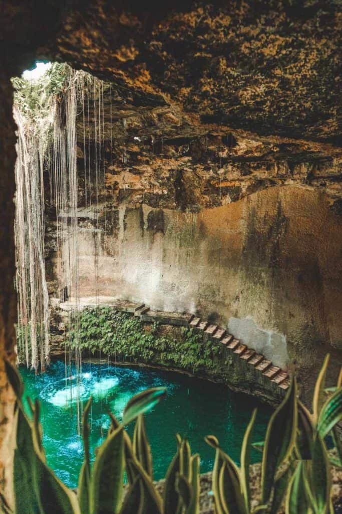 Cenote Ik Kil (or Cenote Chichen Itza)﻿.