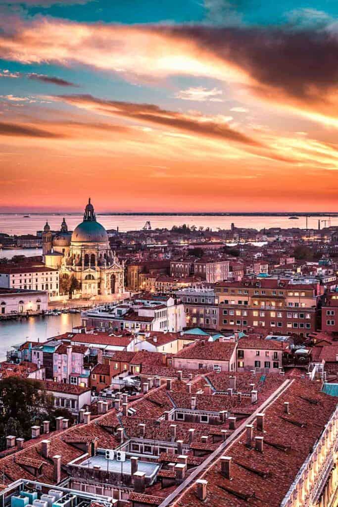 Basilica di Santa Maria della Salute in Venice Italy!