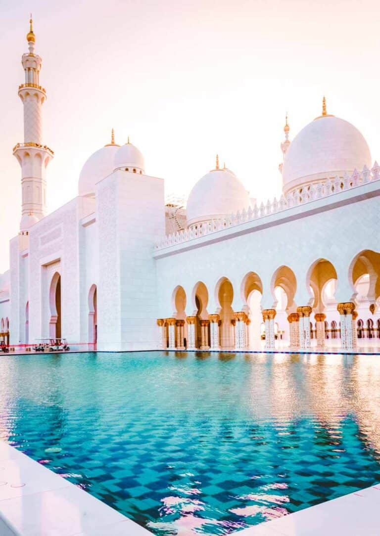 Visiting the Sheikh Zayed Grand Mosque in Abu Dhabi (as a non-Muslim)