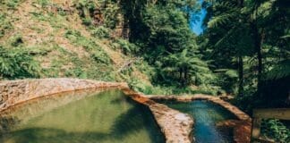 Caldeira Velha hot springs