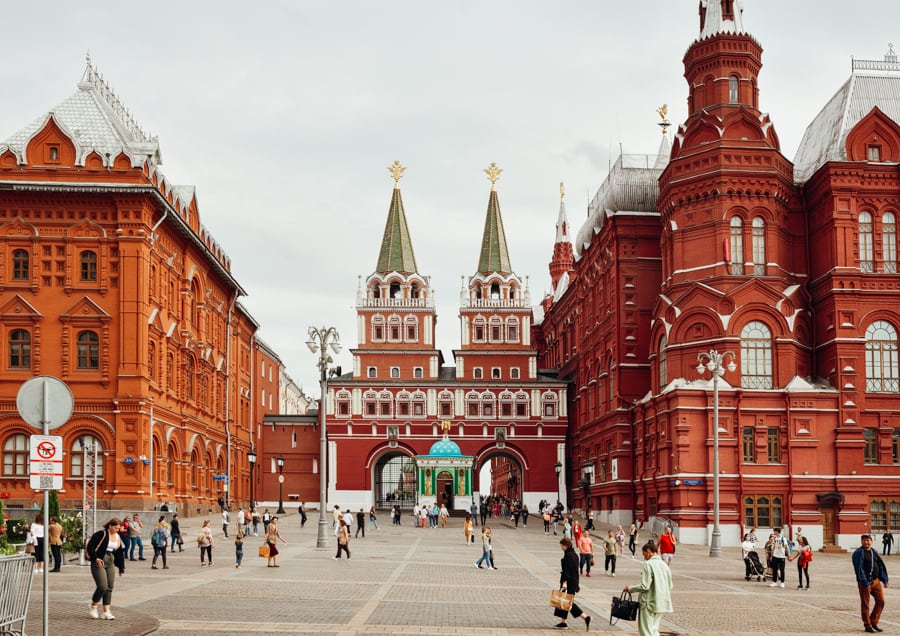 The resurrection gate at the entrance to Red square. 