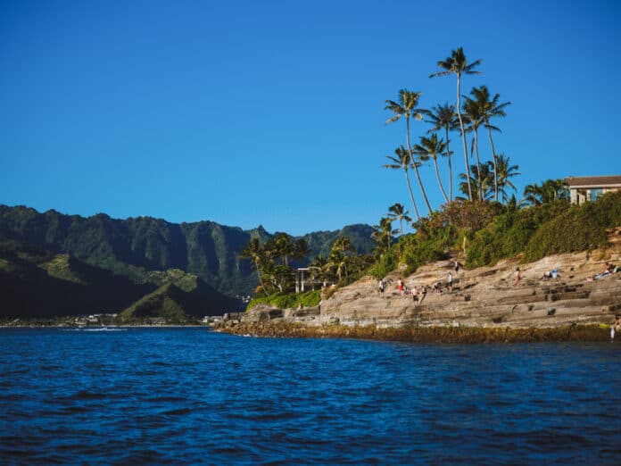 China walls Oahu cliffs