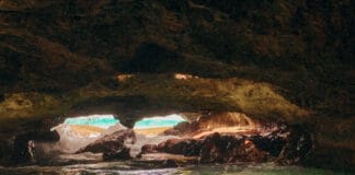 Mermaid caves on Oahu Hawaii