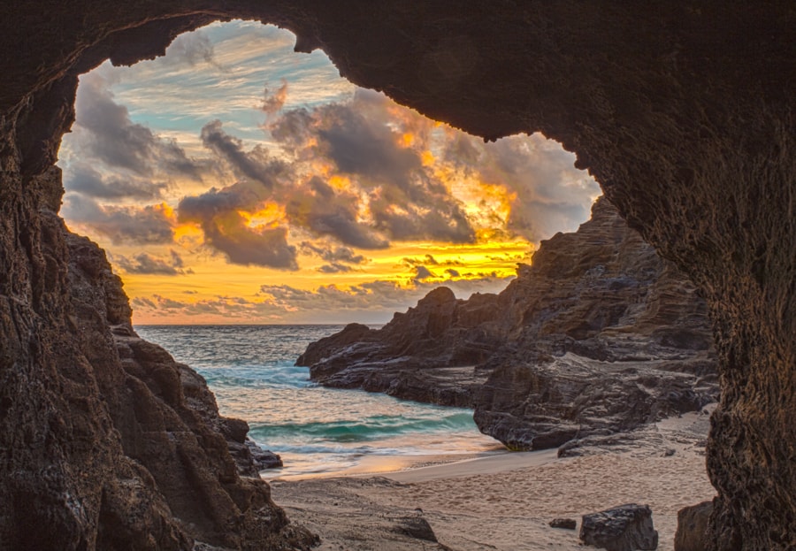 Lava tube in Halona Cove