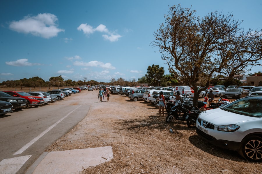 Calo des Moro parking