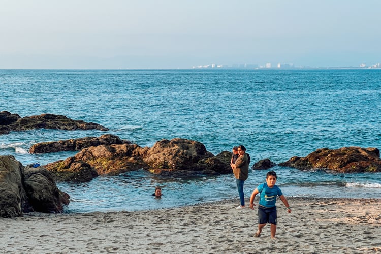 Conchas Chinas Beach tide pool 