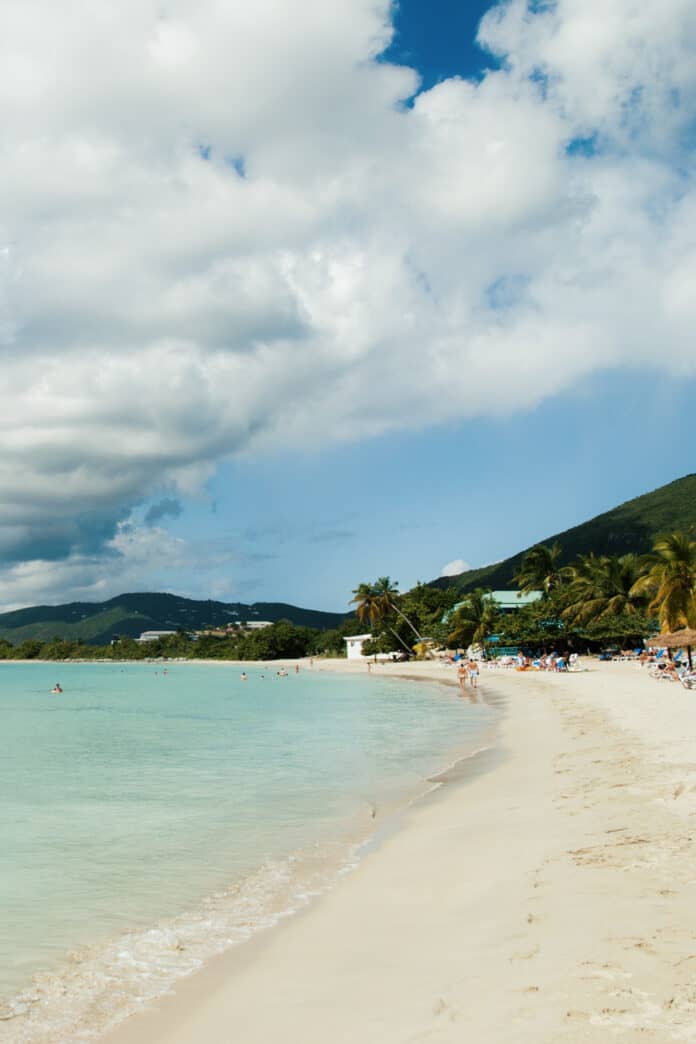 Lindbergh Bay Beach in St. Thomas (US Virgin Islands)