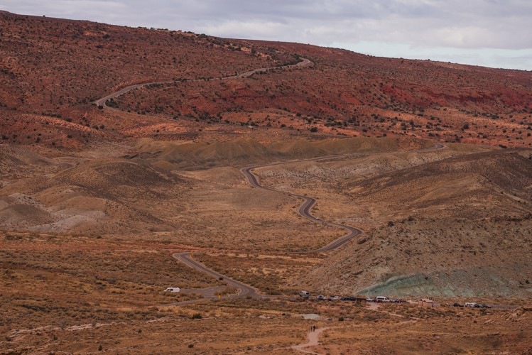 Delicate Arch Hike trailhead and parking